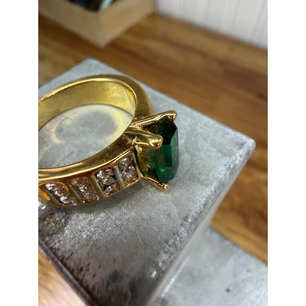 Vintage Emerald Cut Green Stone Cocktail Ring Gold Tone Size 7.5